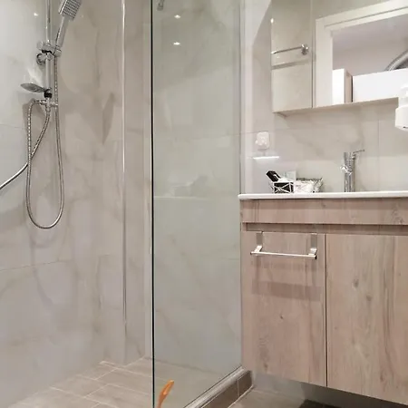 On Clock Square D1 아파트