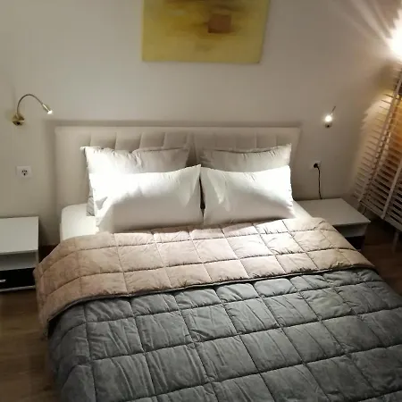 On Clock Square D1 *